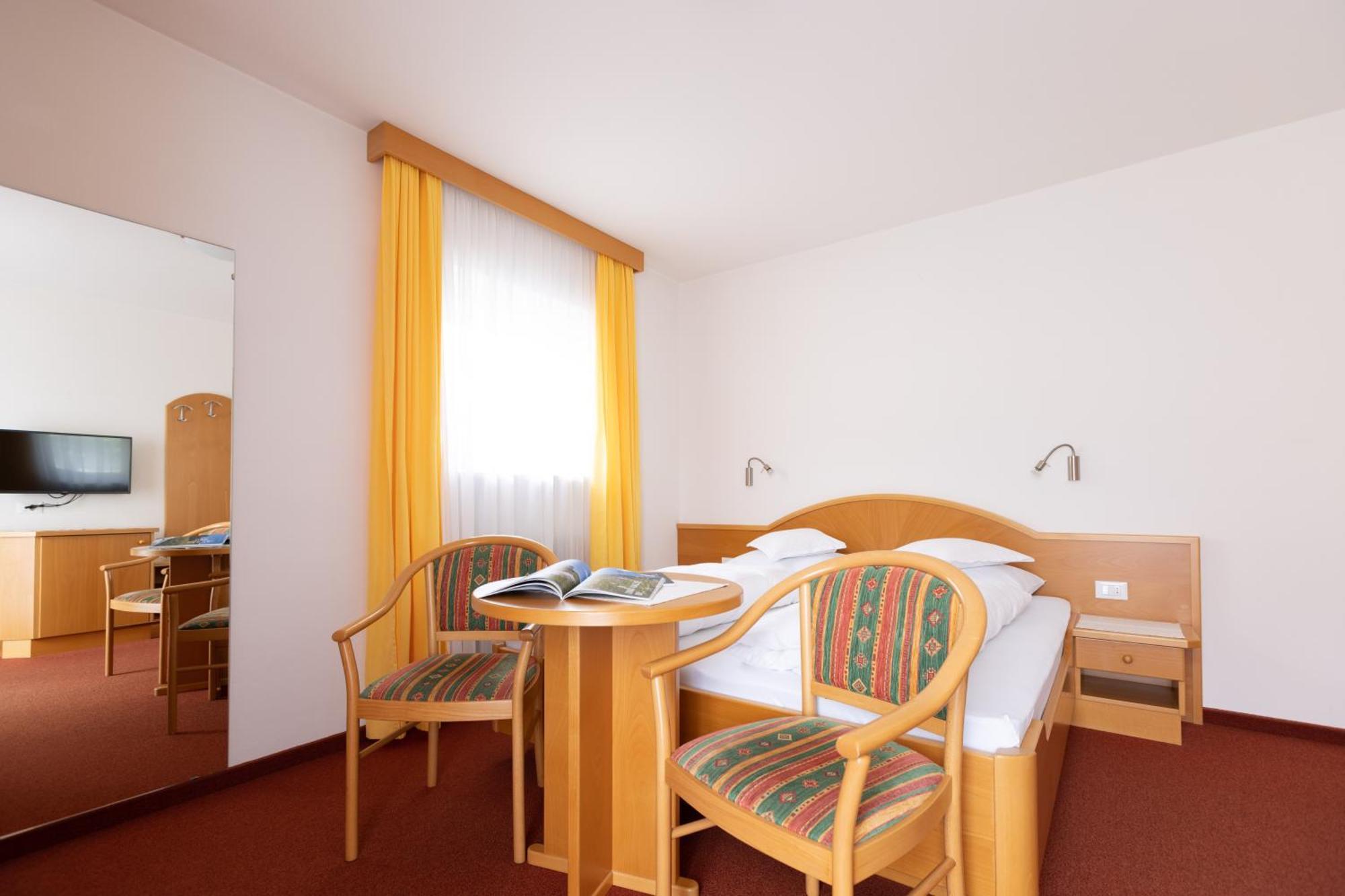 Garni Juval Hotel ติโรโล ภายนอก รูปภาพ
