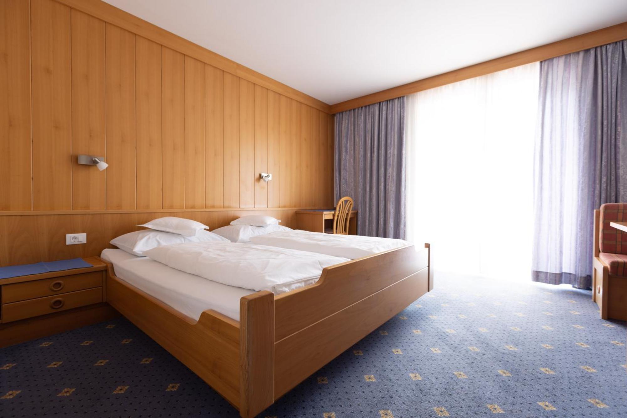 Garni Juval Hotel ติโรโล ภายนอก รูปภาพ